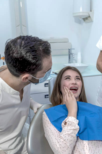 Best Emergency Denture Repair in Holcom, KS